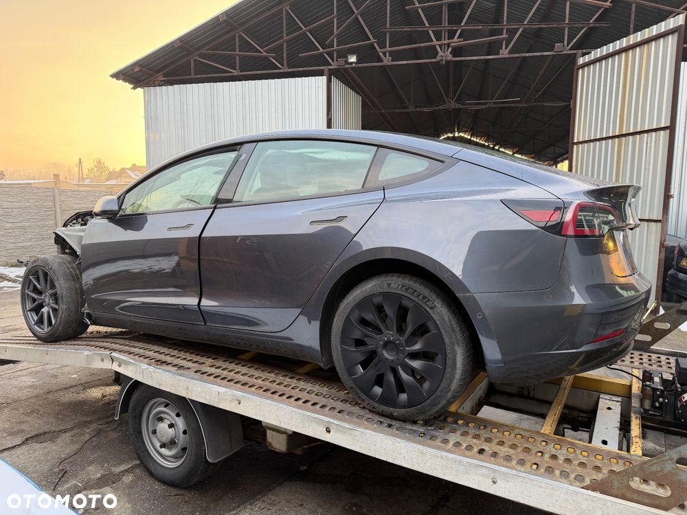 Tesla Model 3 Standard Reichweite Plus Hinterradantrieb - 24