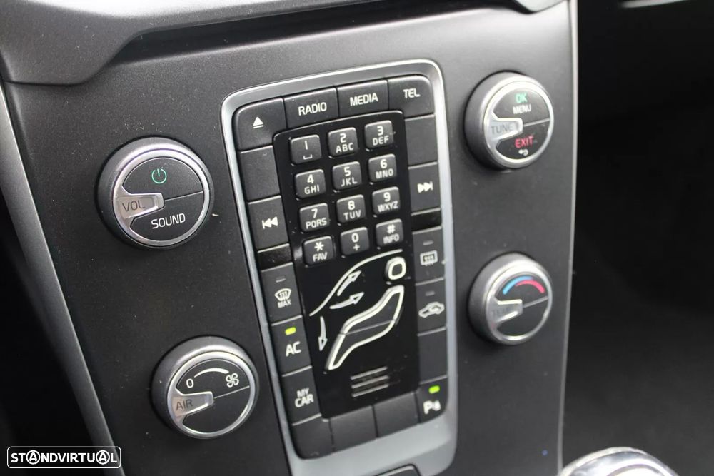 Volvo V40 2.0 D2 Momentum - 24