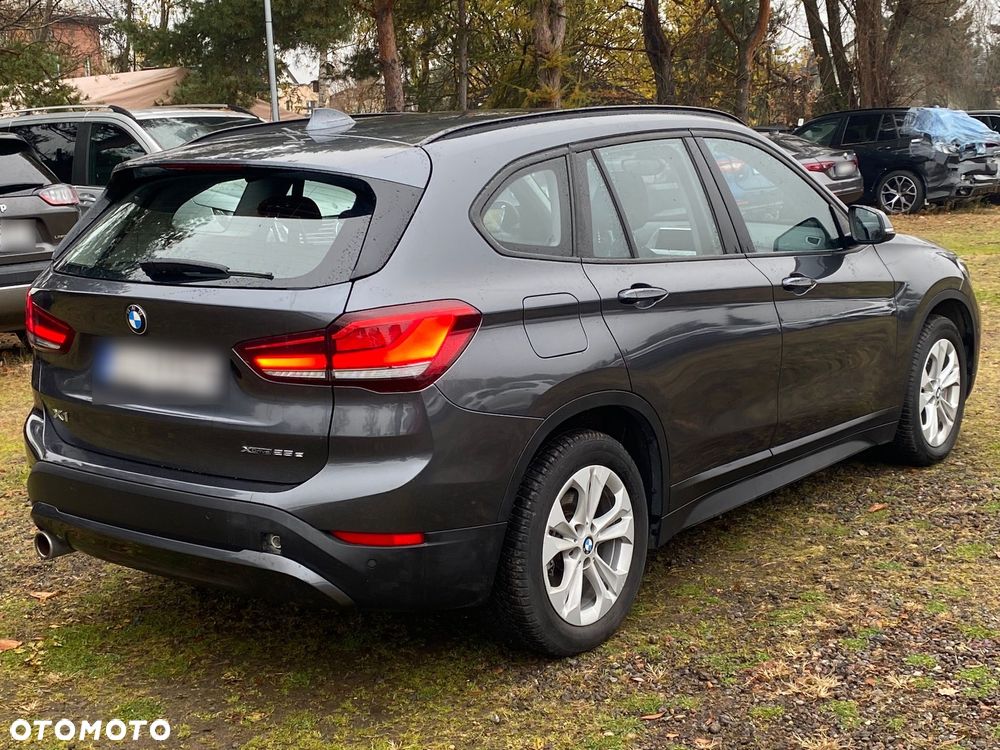 BMW X1 xDrive25e Business Edition - 3