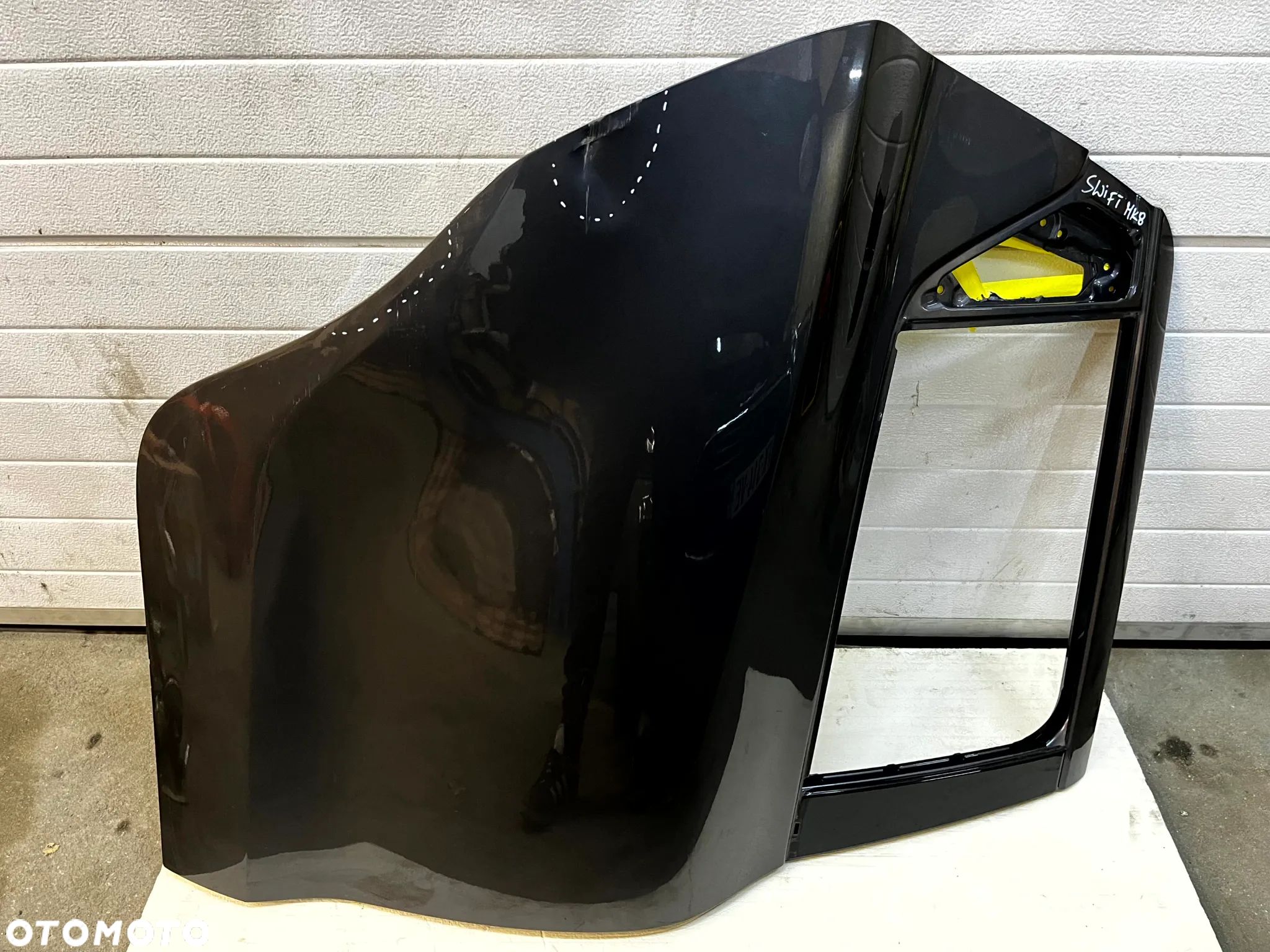 SUZUKI SWIFT MK8 DRZWI PRAWY TYŁ PRAWE TYLNE - USZKODZONE - 1