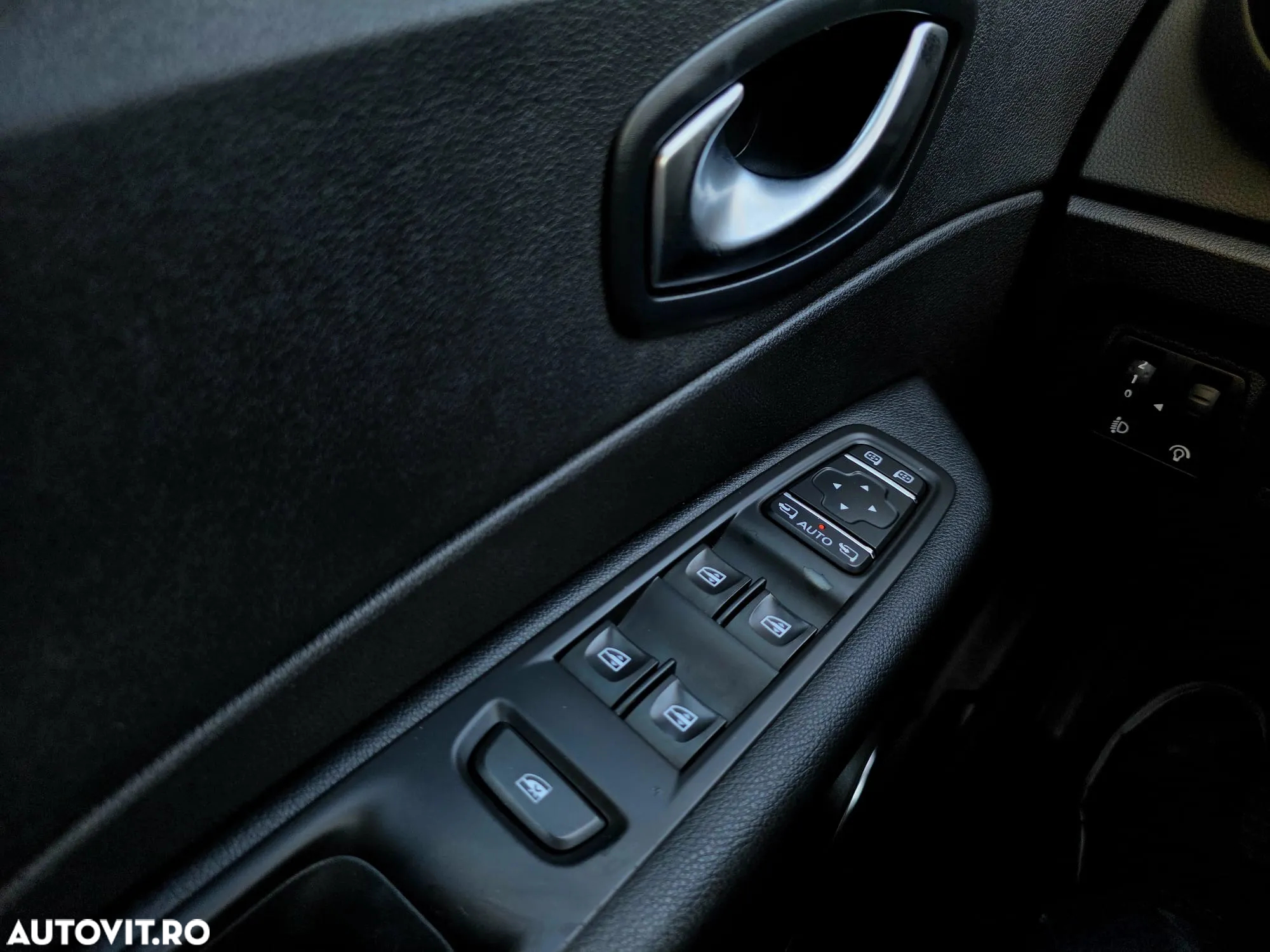 Renault Captur (ENERGY) TCe 90 LIMITED - 12
