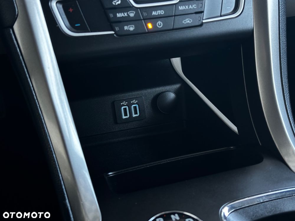 Ford Fusion - 33
