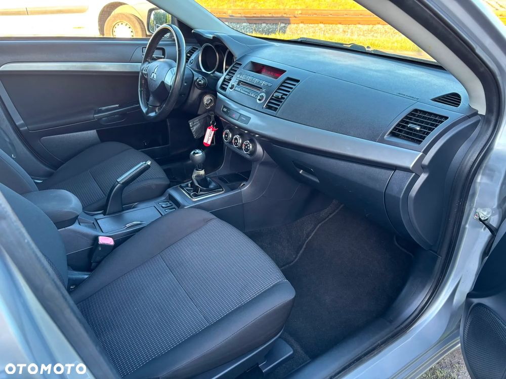 Mitsubishi Lancer 1.6 Invite - 14