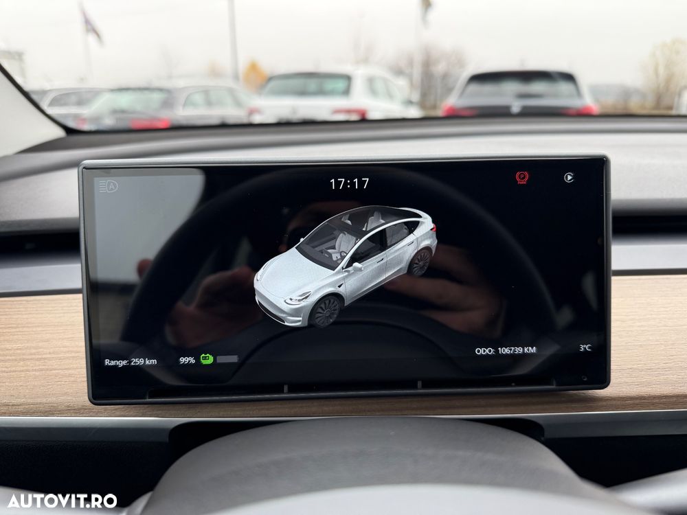 Tesla Model Y AWD Performance - 34