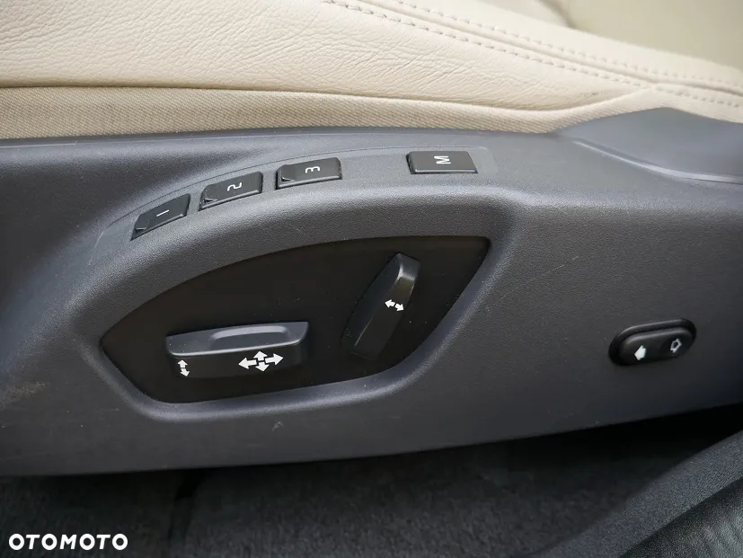 Volvo XC 60 D3 Geartronic Momentum - 28