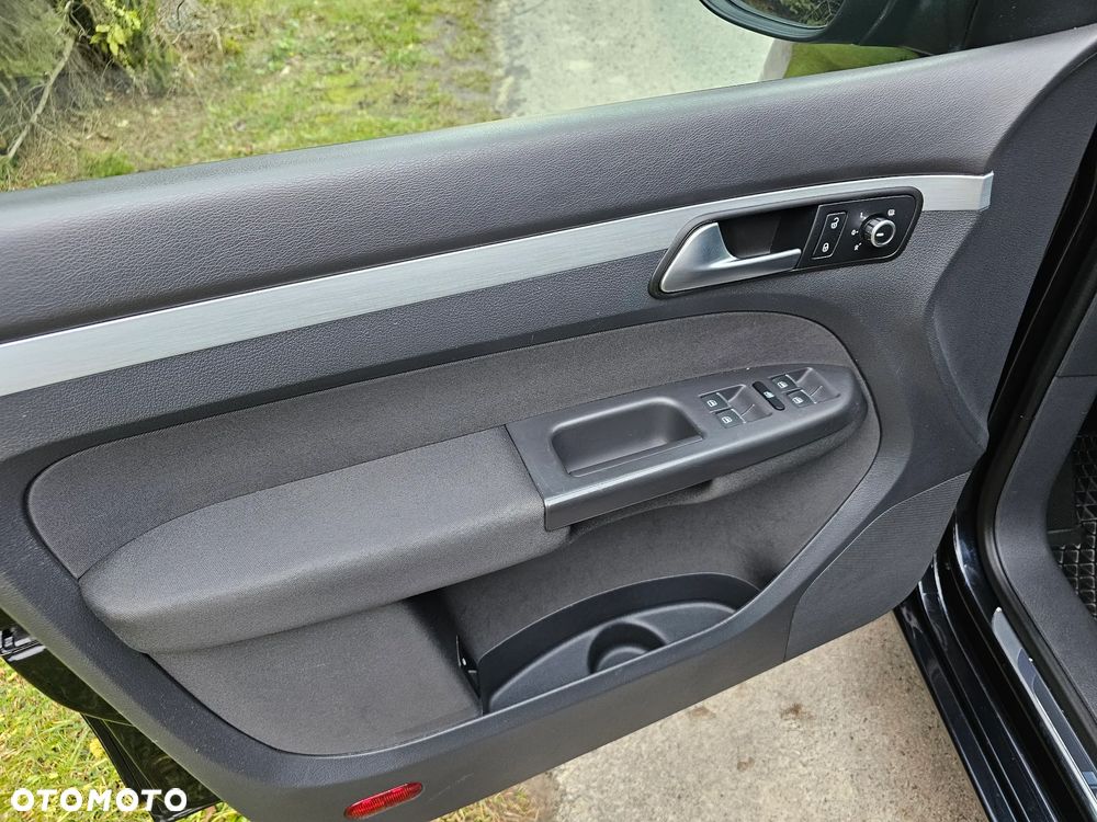 Volkswagen Touran 2.0 TDI DPF Highline - 16