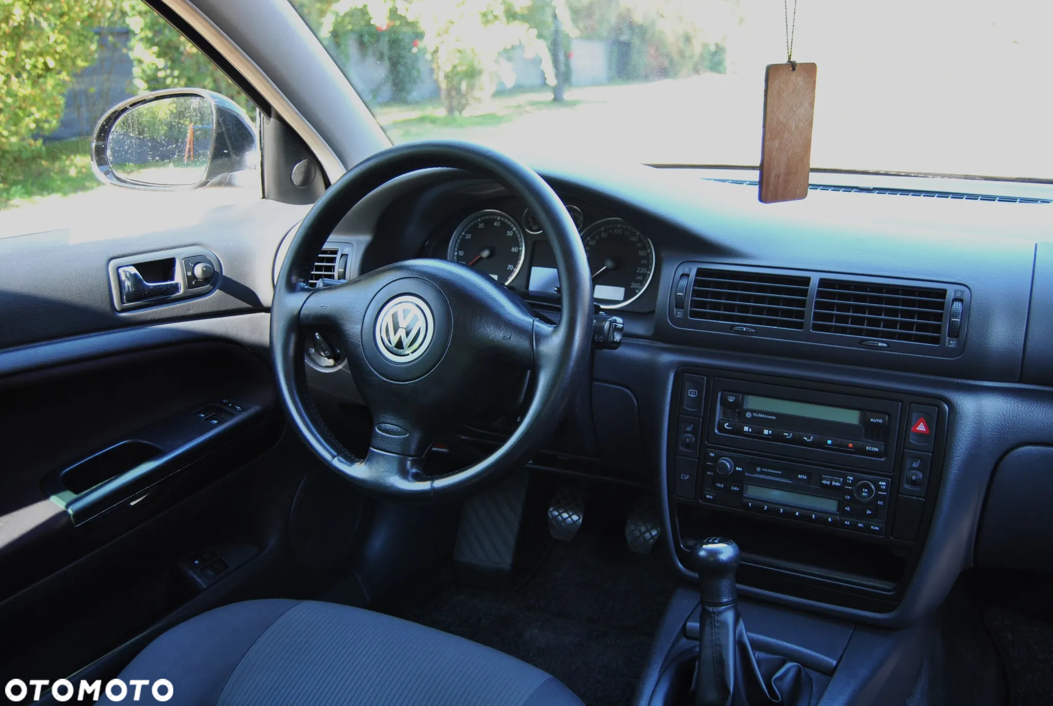 Volkswagen Passat 1.6 Comfortline - 11