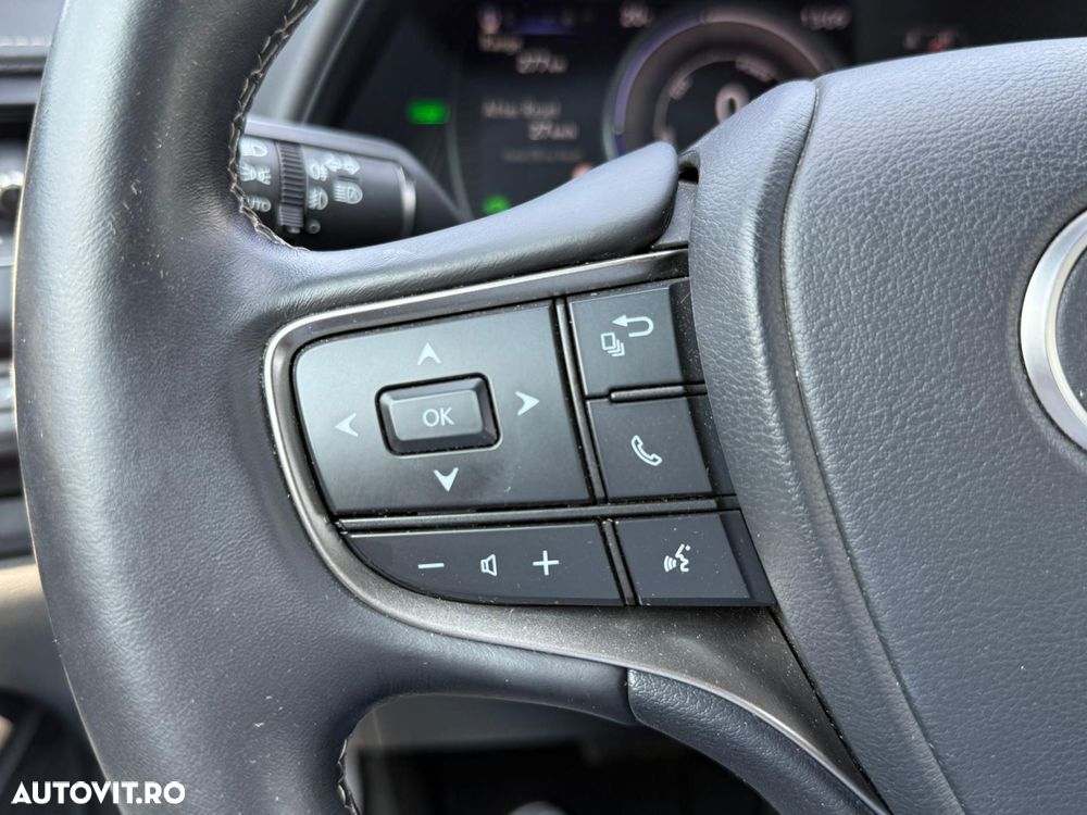 Lexus UX - 16