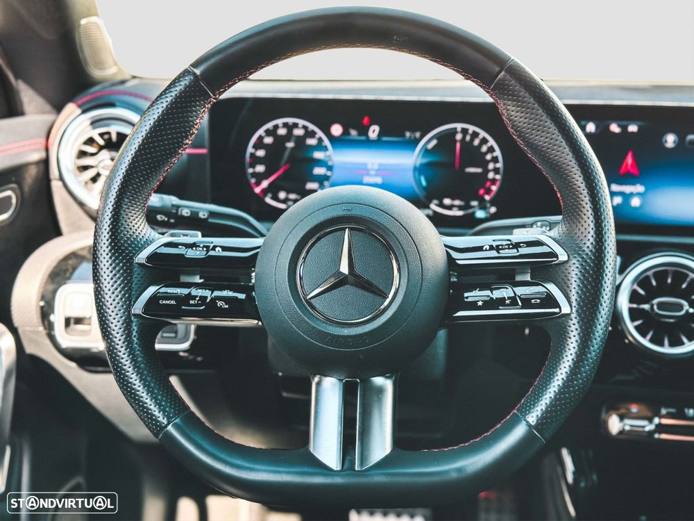 Mercedes-Benz CLA 250 e Shooting Brake AMG Line - 13