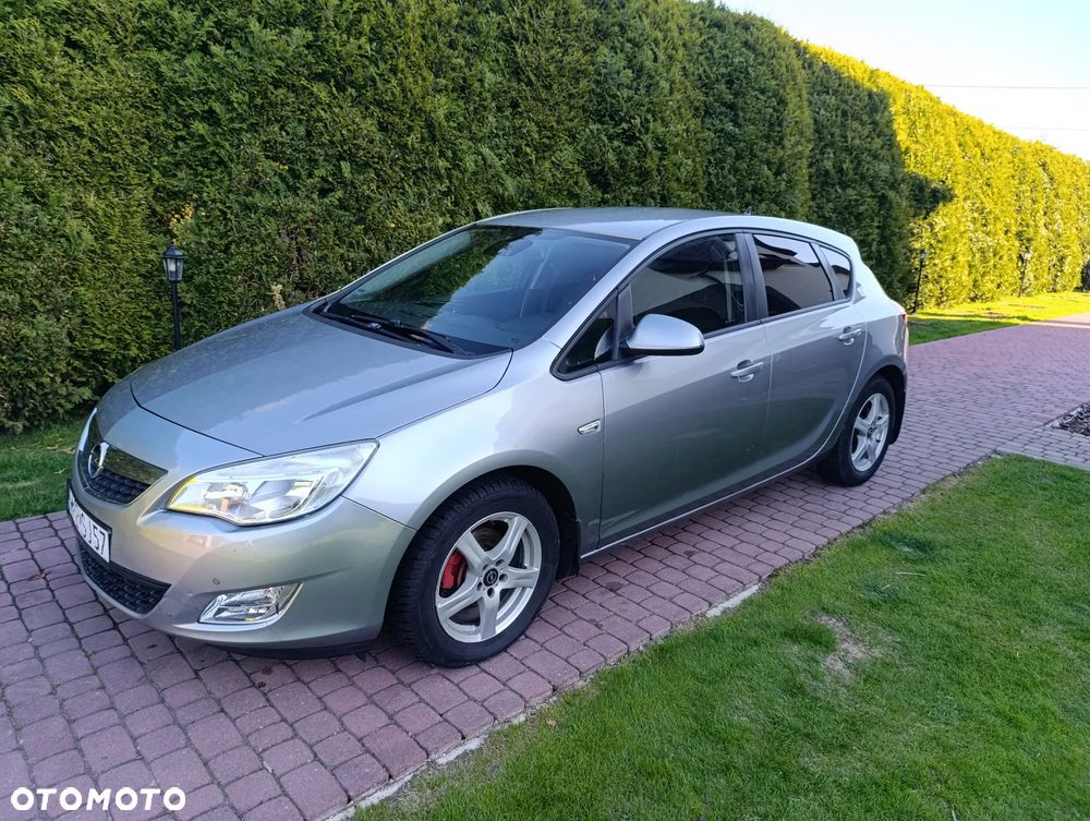 Opel Astra 1.6 Design Edition - 1
