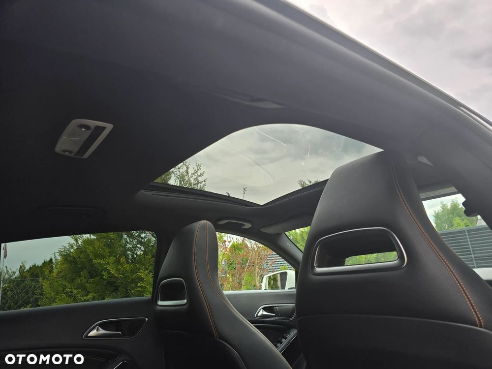 Mercedes-Benz CLA 180 Peak Edition - 18
