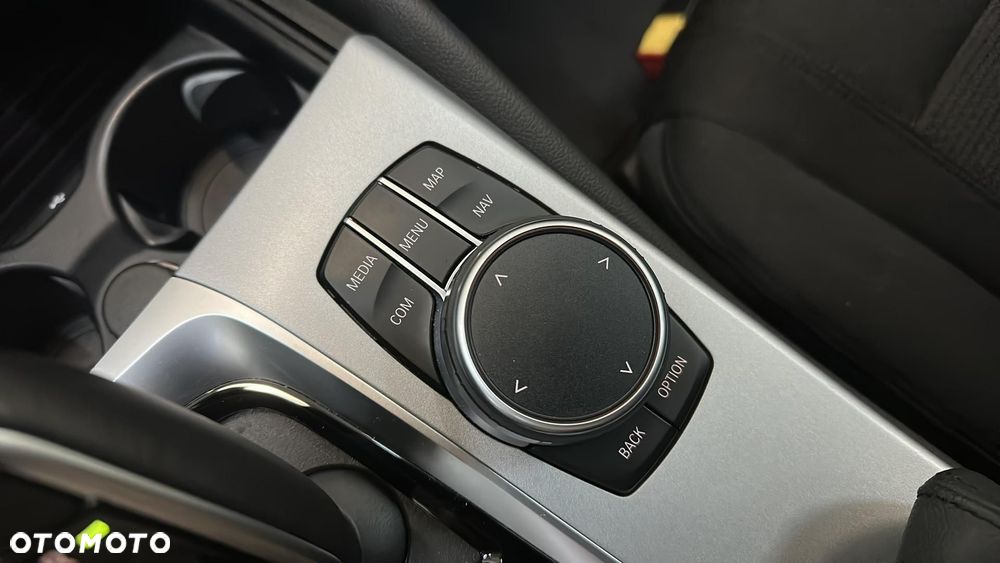 BMW Seria 5 520d xDrive MHEV - 28