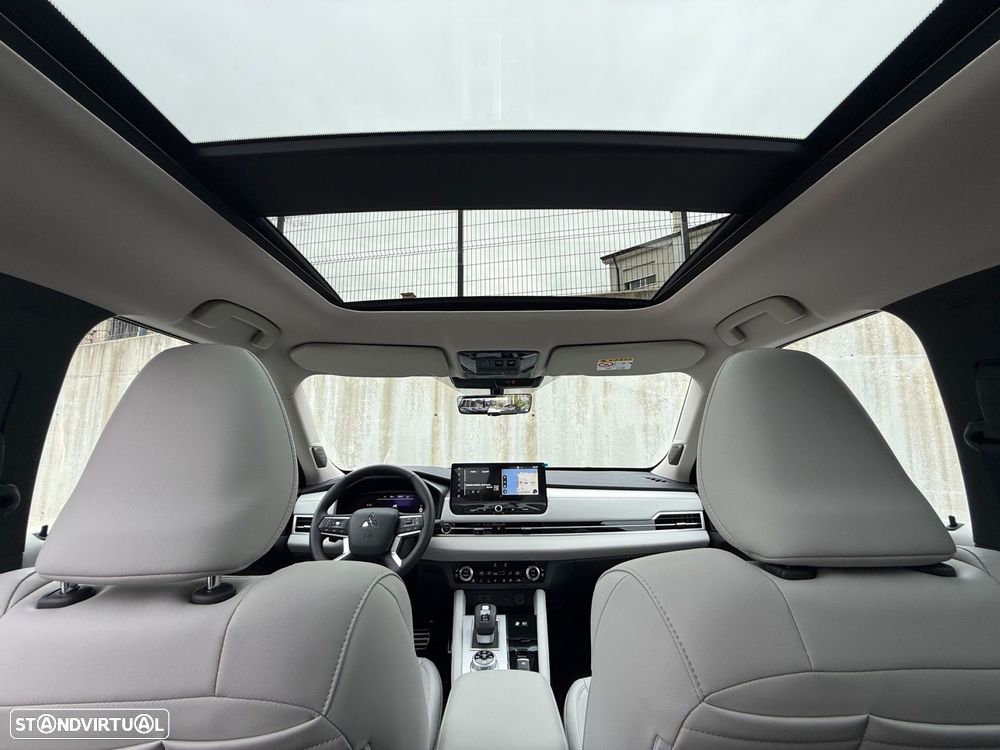 Mitsubishi Outlander - 13