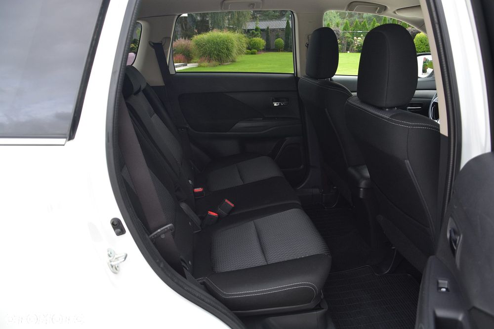 Mitsubishi Outlander - 15