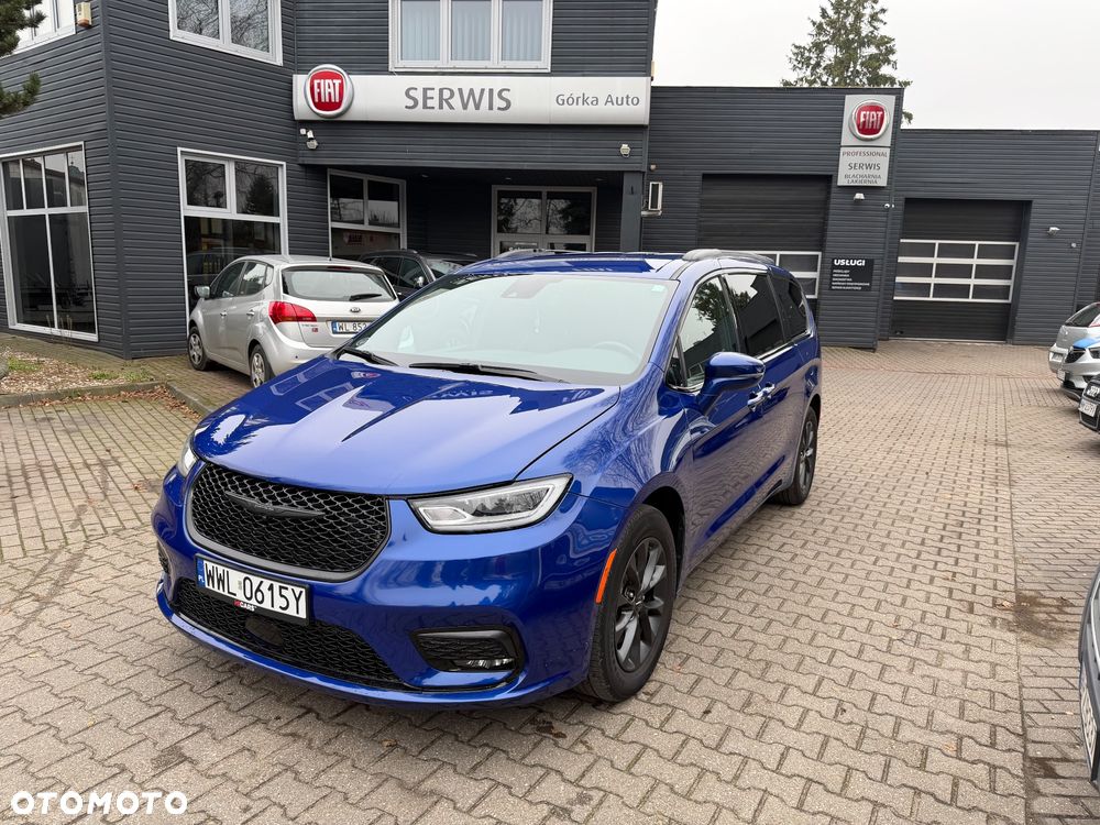 Chrysler Pacifica - 1