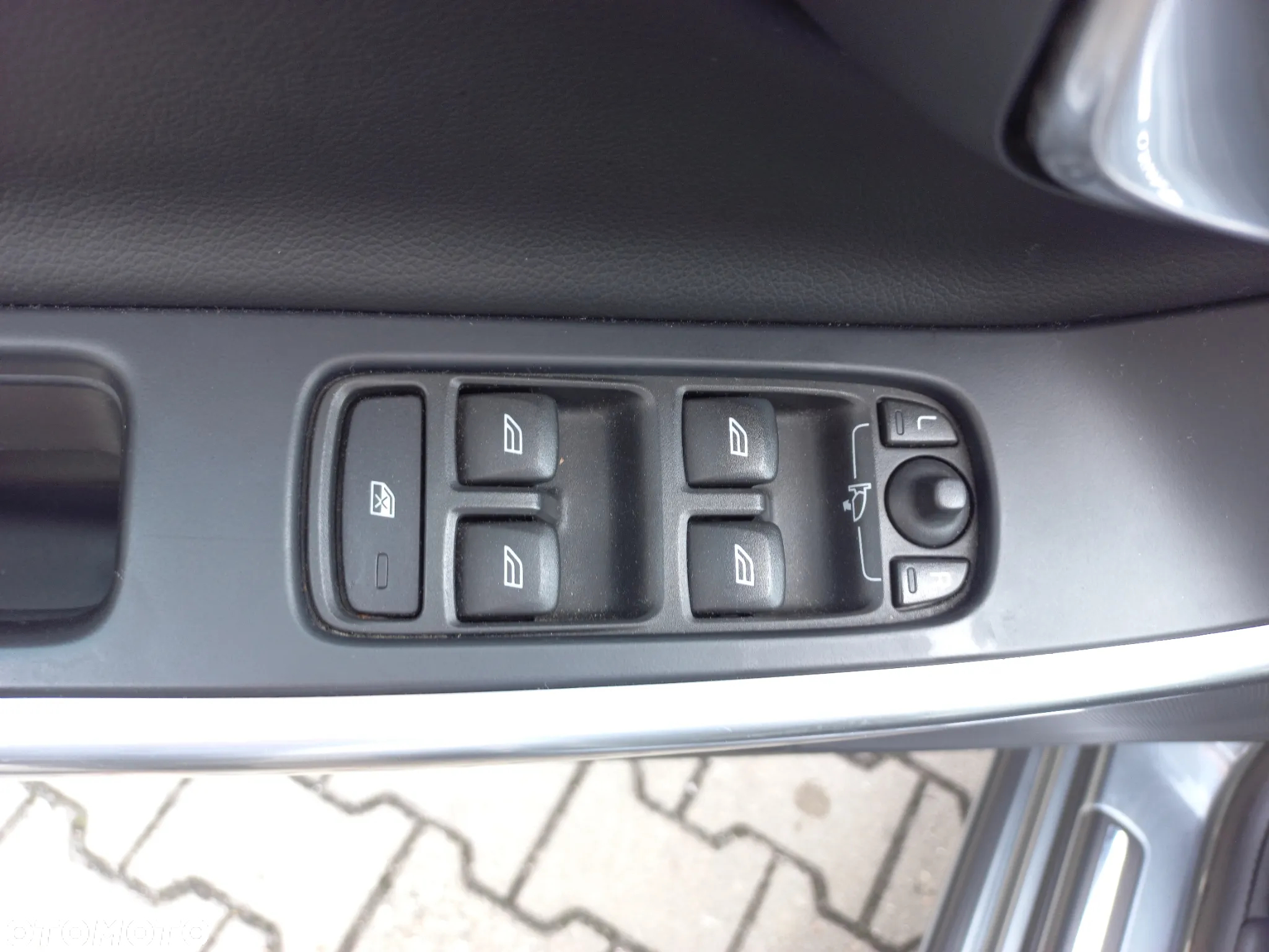 Volvo V60 D2 Drive-E R-Design Momentum - 11
