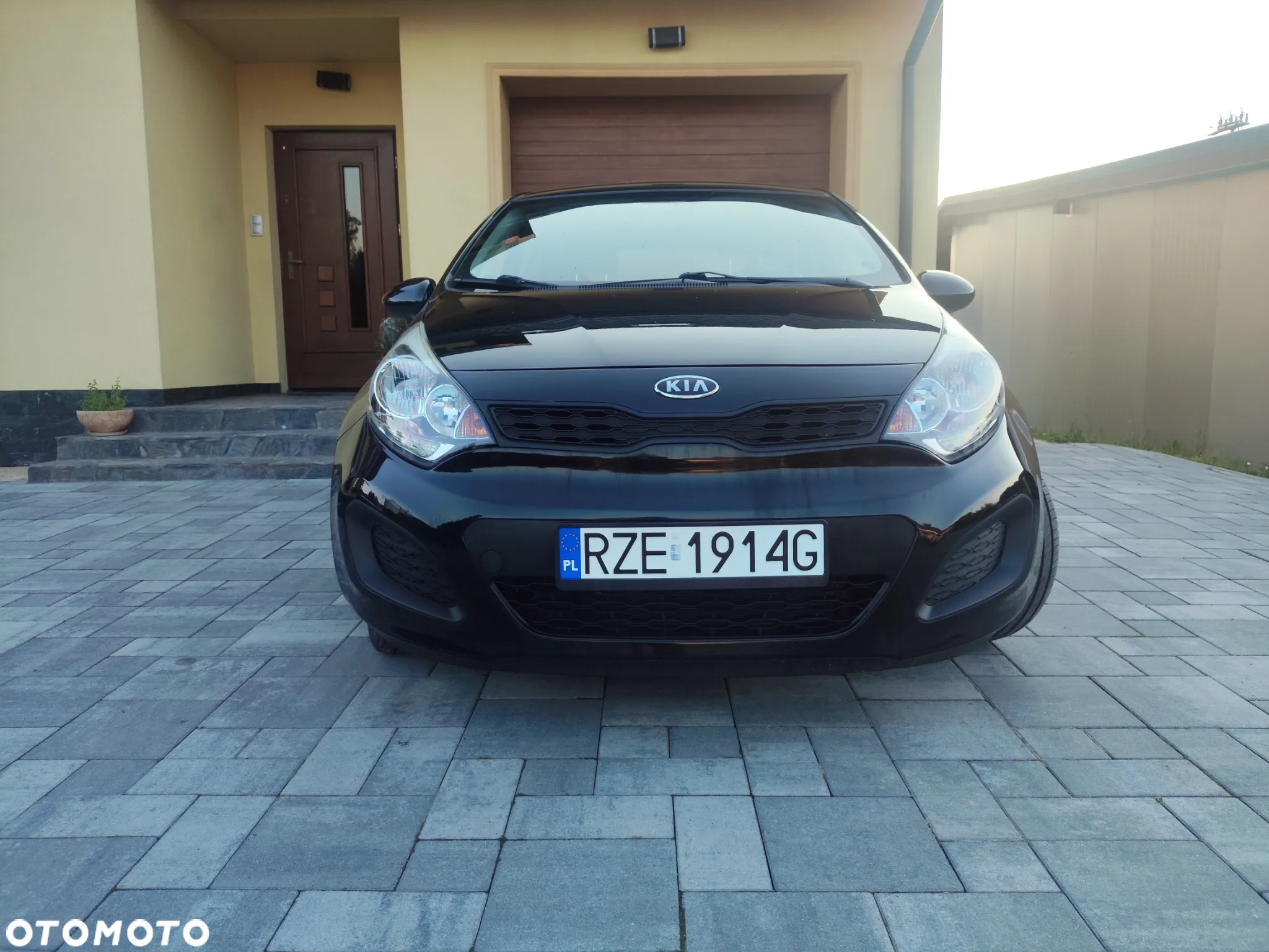Kia Rio 1.2 L - 6