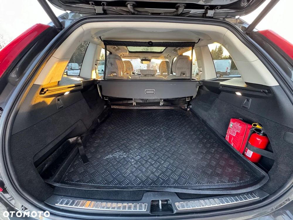 Volvo XC 90 D5 AWD Momentum 7os - 10
