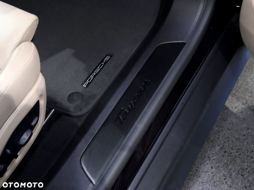 Porsche Taycan - 33