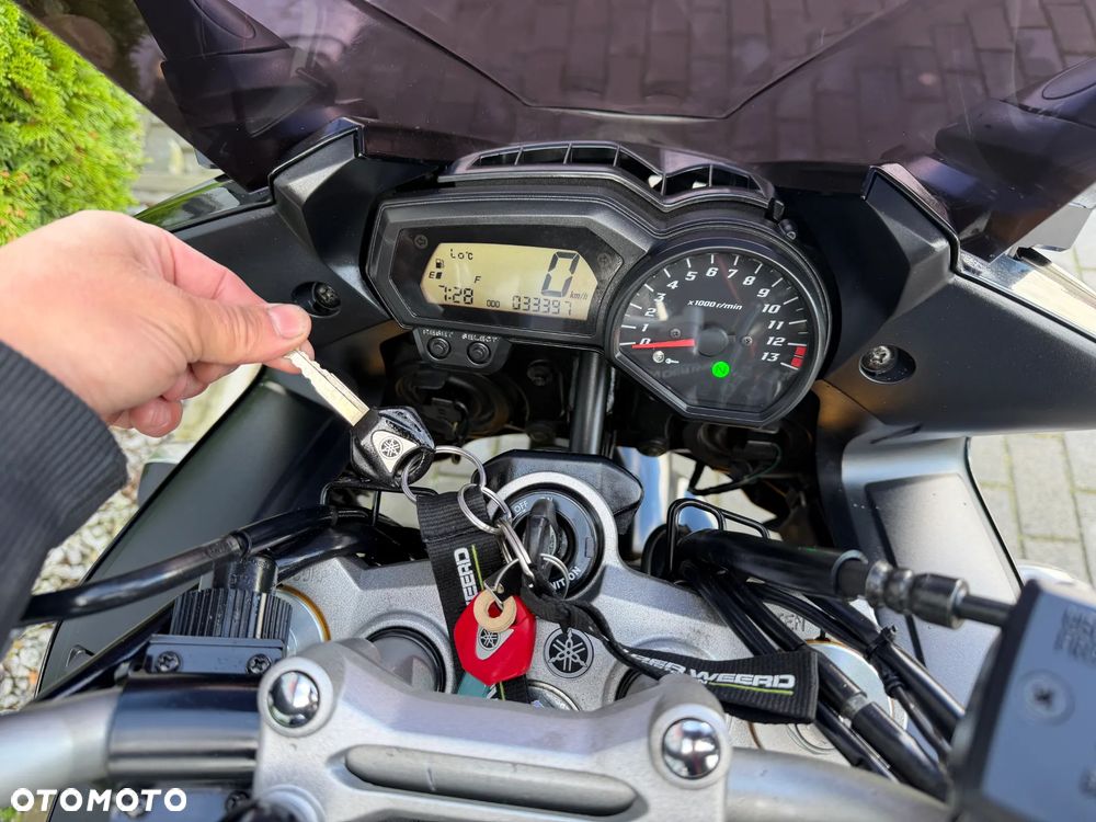 Yamaha FZ - 27