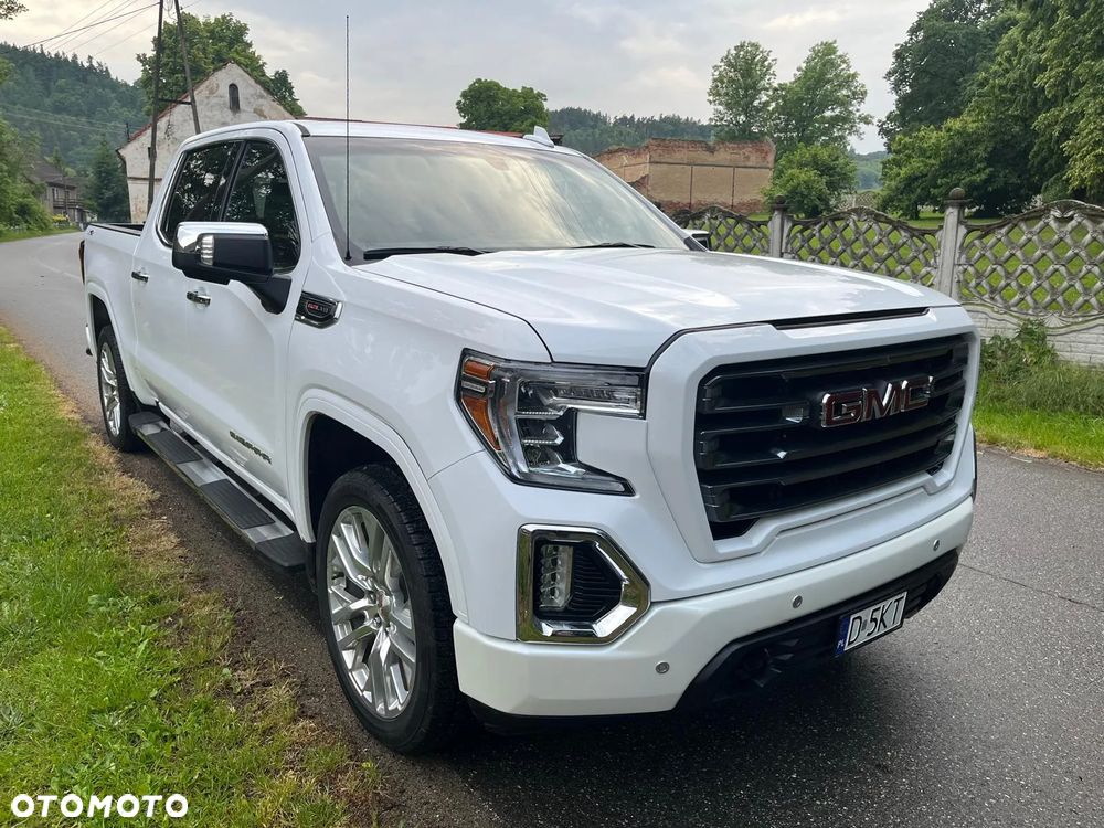 GMC Sierra - 1