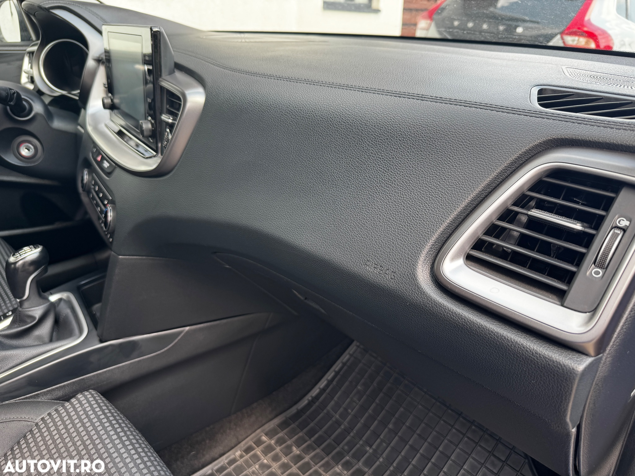 Kia Ceed 1.5 T-GDI 6MT Best - 32