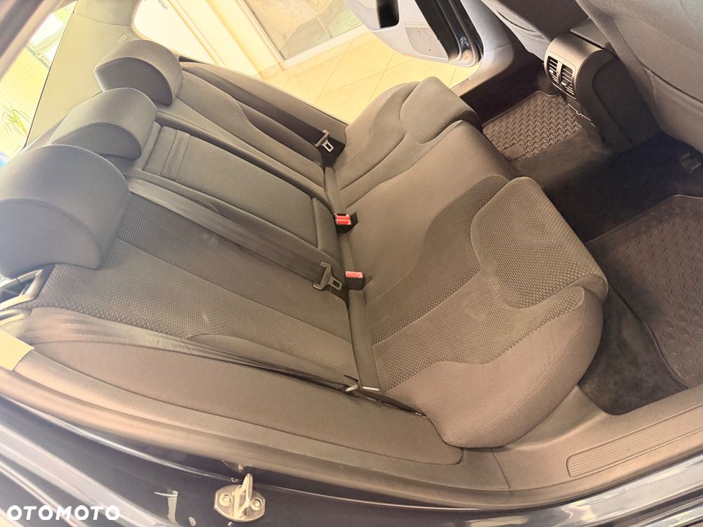 Volkswagen Passat - 21