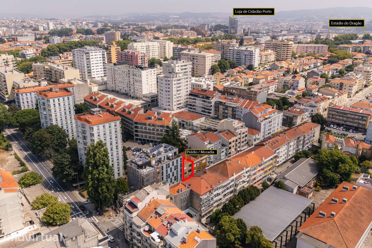 Prédio / Moradia Bi-Familiar  com Grande Potencial na Rua da Constitui - Grande imagem: 2/48