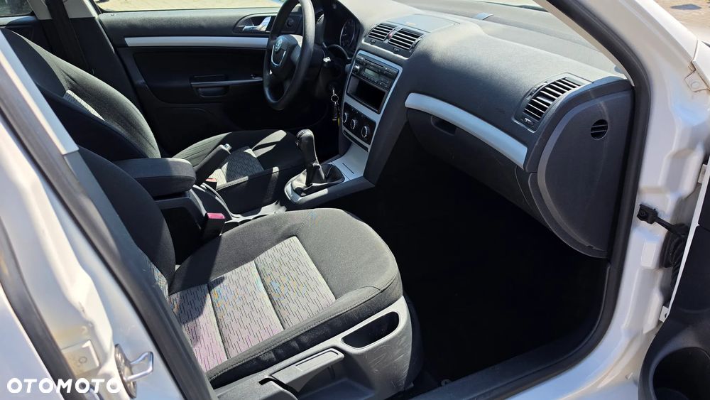 Skoda Octavia 1.6 Combi Ambiente - 6