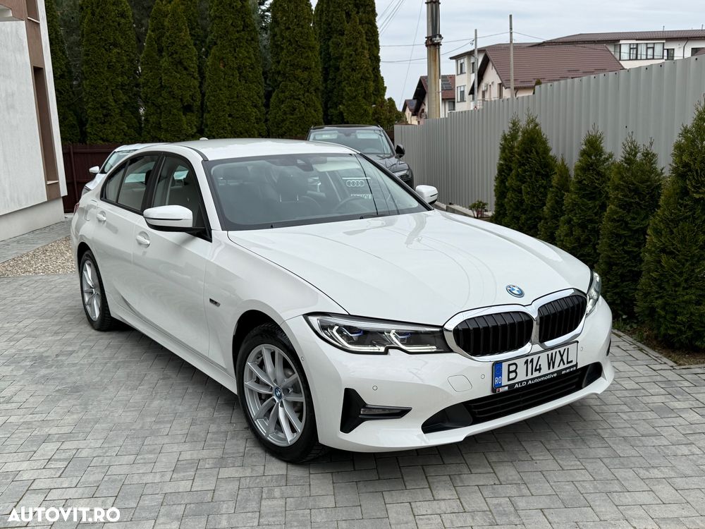 BMW Seria 3 330e xDrive Aut. Sport Line