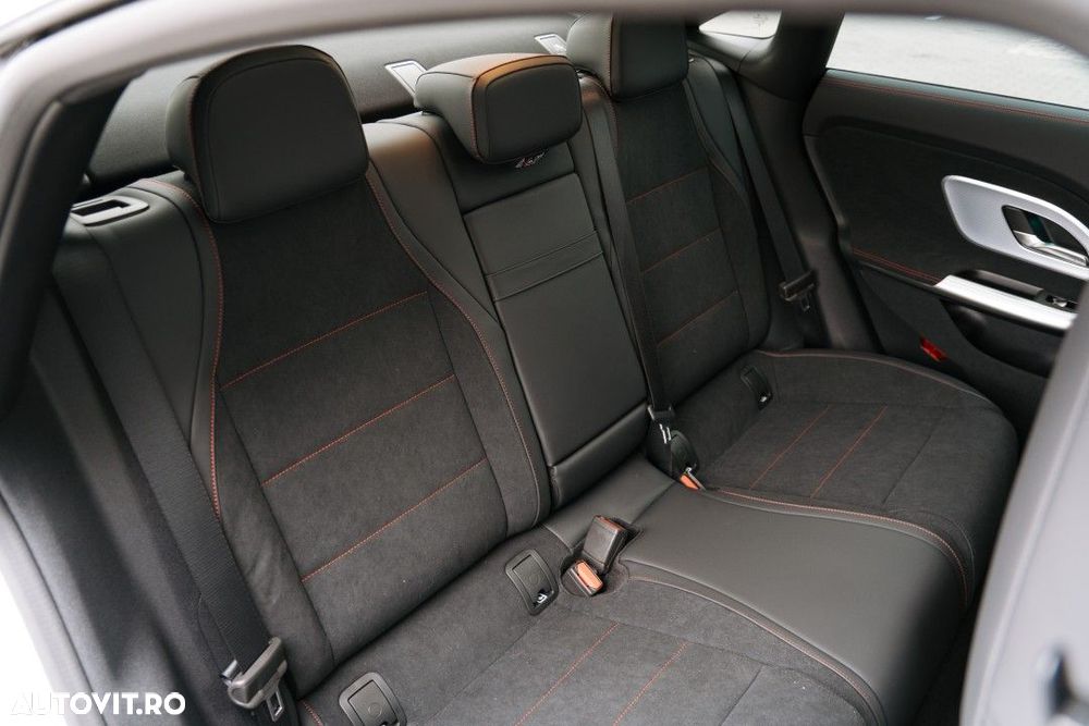 Mercedes-Benz CLA 350 4MATIC Coupe - 34