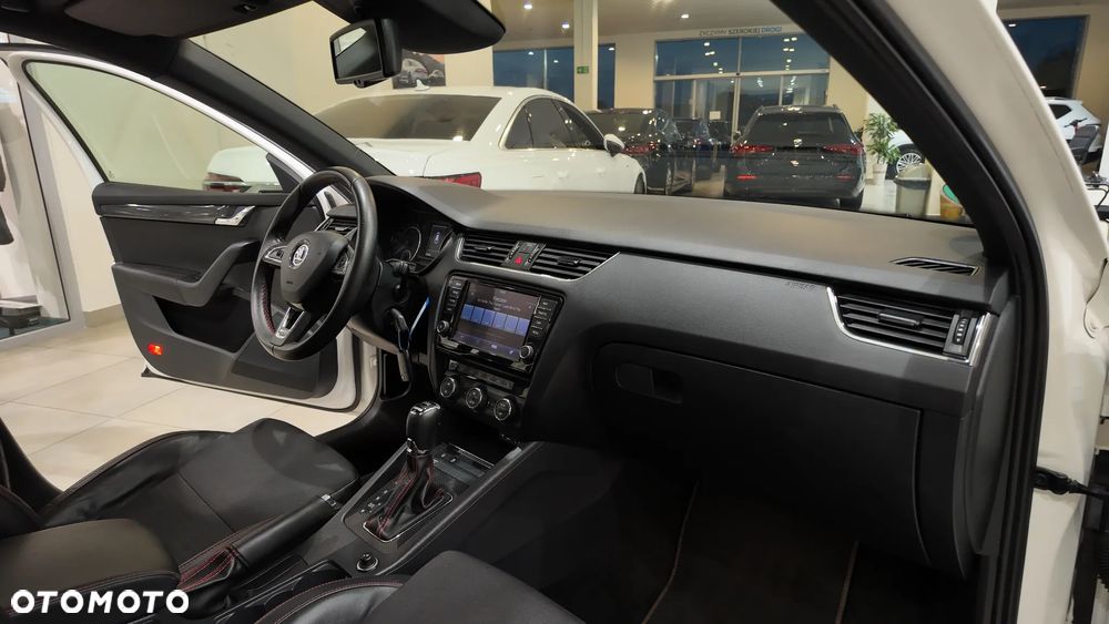 Skoda Octavia 2.0 TDI DSG RS - 27