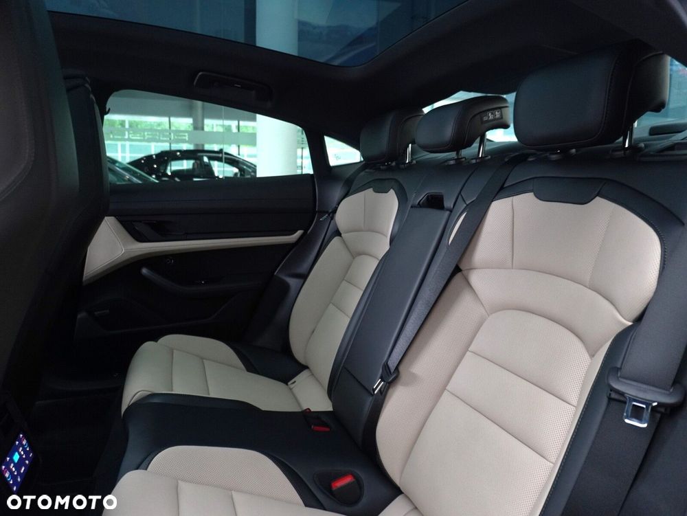 Porsche Taycan 105kWh 4S Black Edition - 36