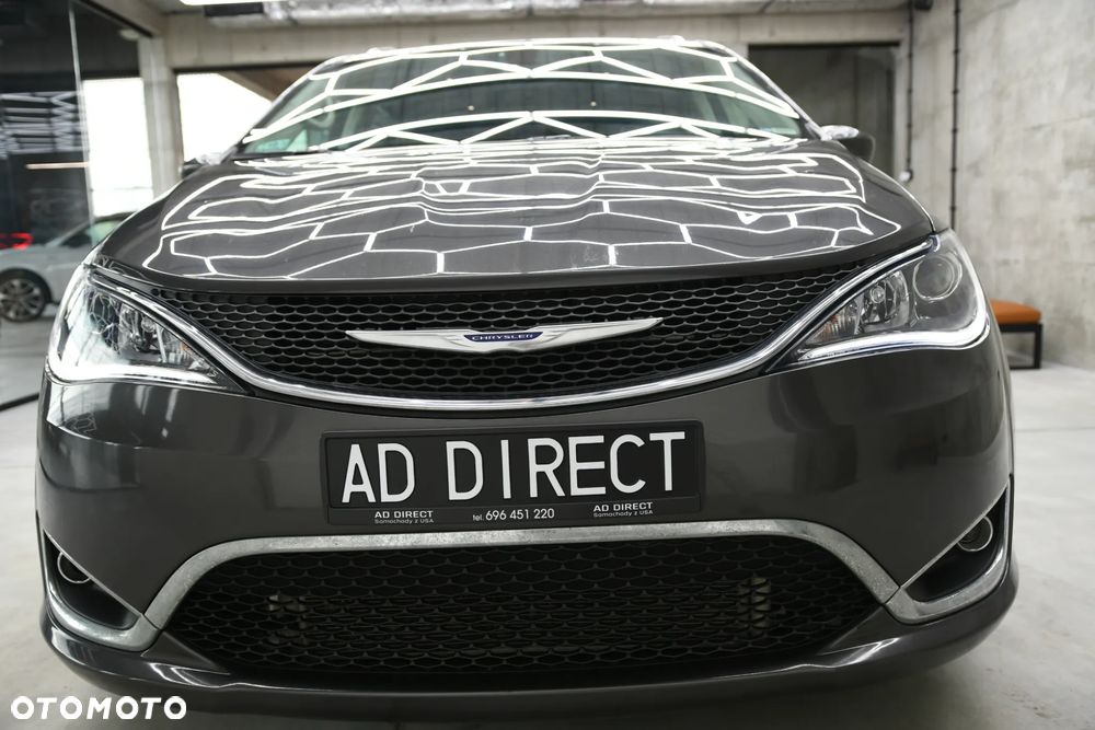 Chrysler Pacifica - 4