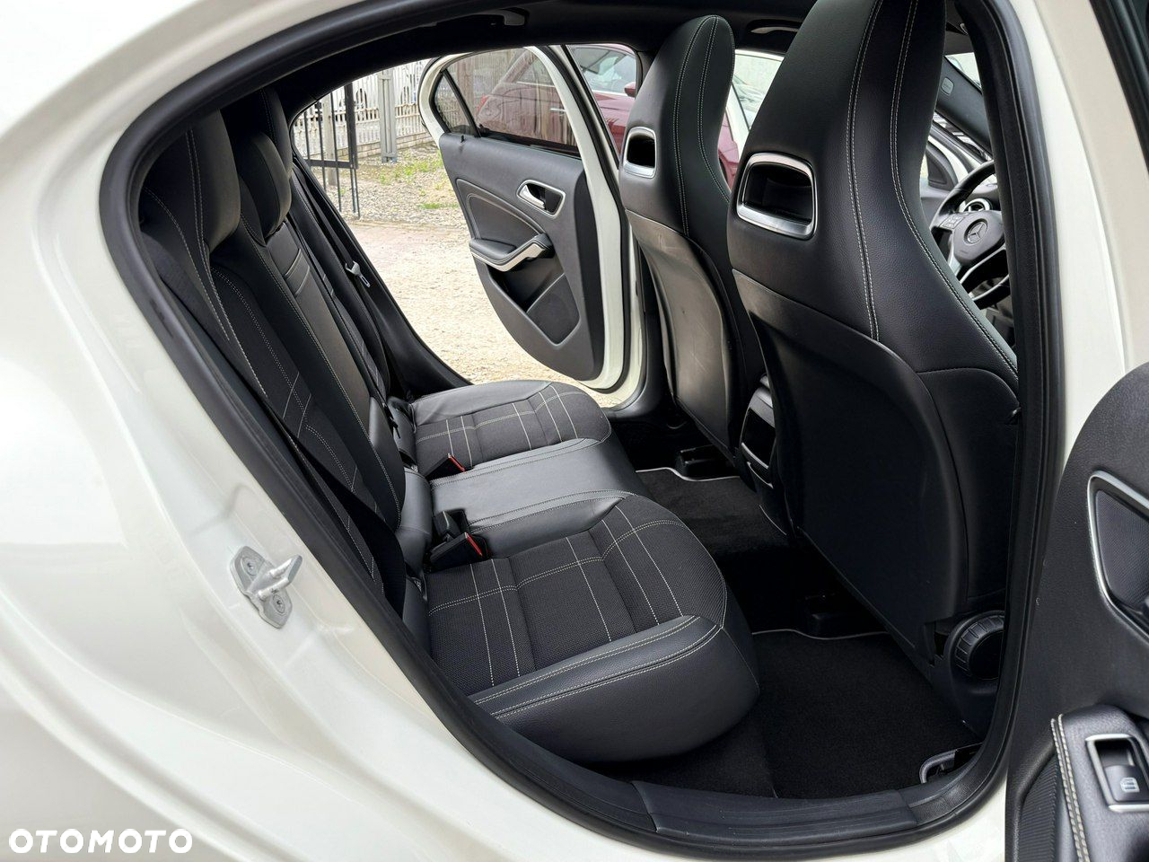Mercedes-Benz Klasa A 220 CDI (BlueEFFICIENCY) 7G-DCT Urban - 22