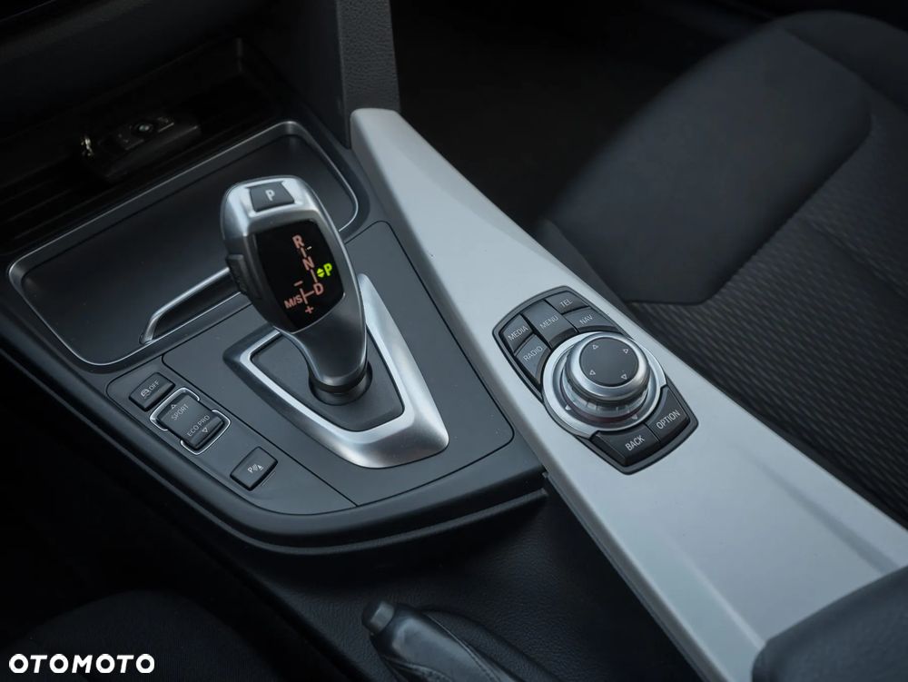 BMW Seria 3 320i Advantage - 33