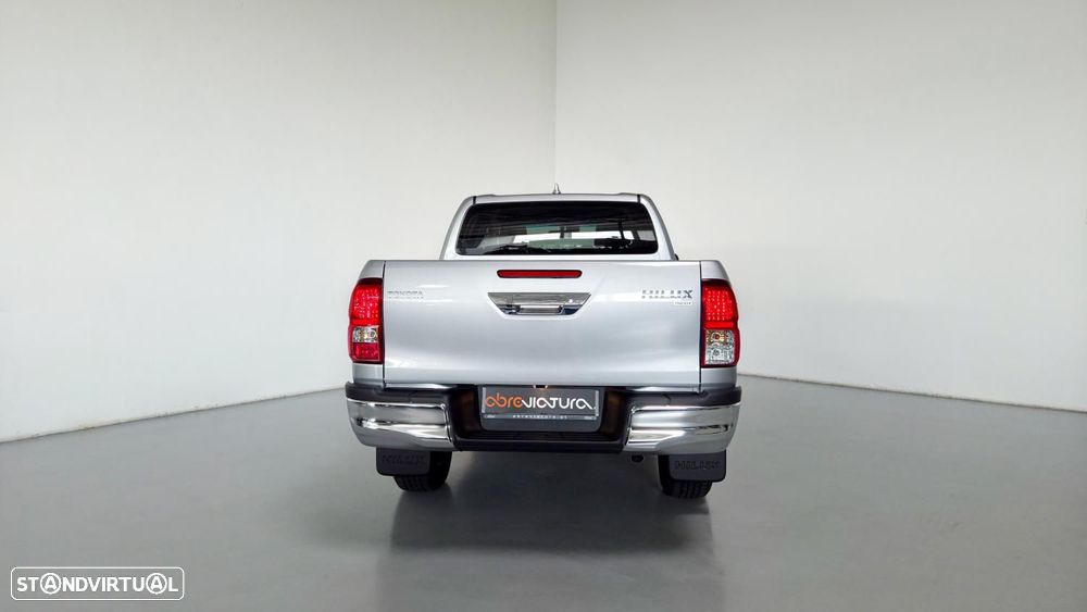 Toyota Hilux 2.4D 4x4 tracker 3L - 6