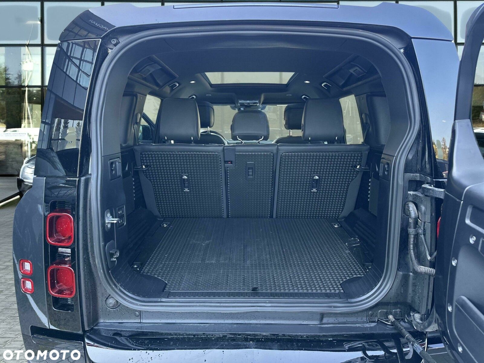 Land Rover Defender - 19