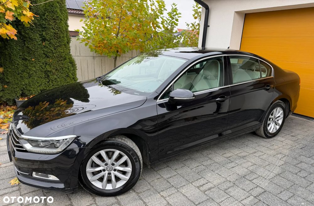 Volkswagen Passat - 1