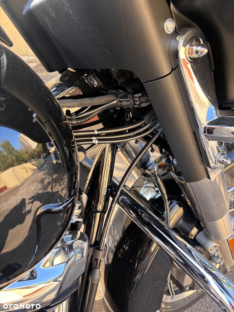 Harley-Davidson FLH Electra Glide - 23