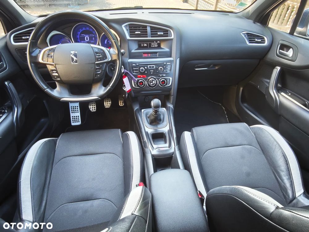 Citroën DS4 e-HDi 110 SoChic - 28