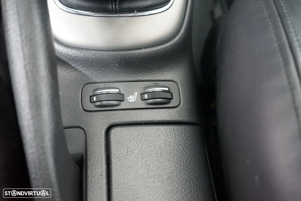 Toyota Avensis SW 2.0 D-4D Exclusive - 25