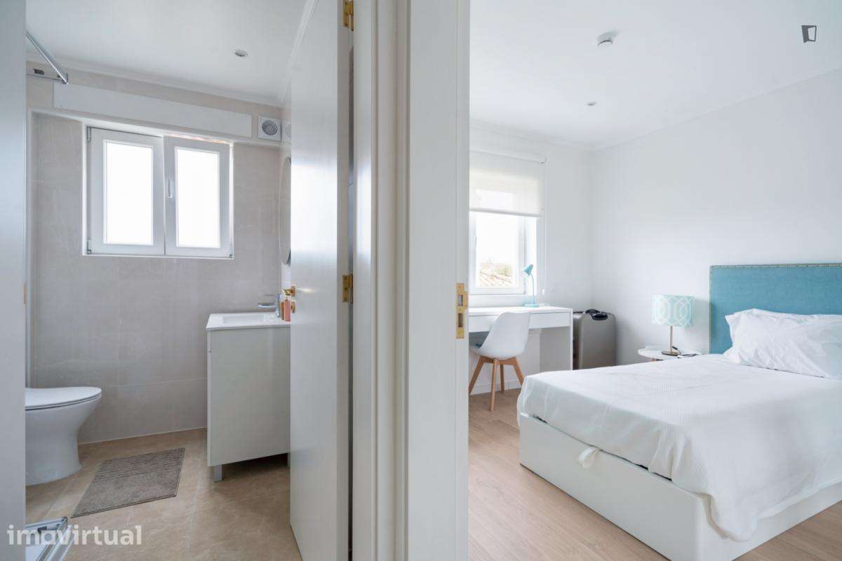 Quarto - localizado em Carcavelos Lisbon - Grande imagem: 4/24