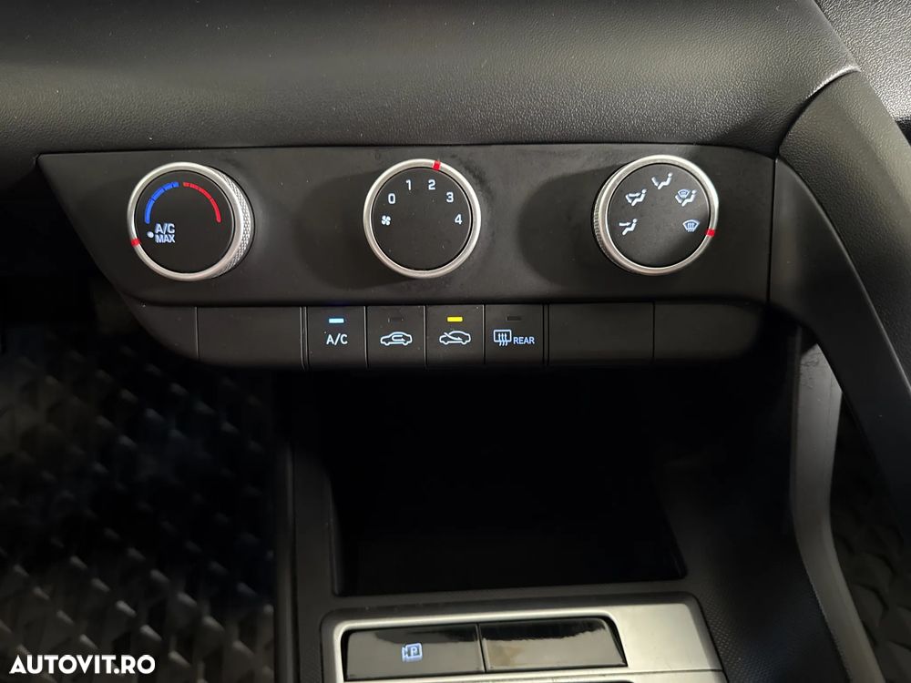 Hyundai Elantra - 18