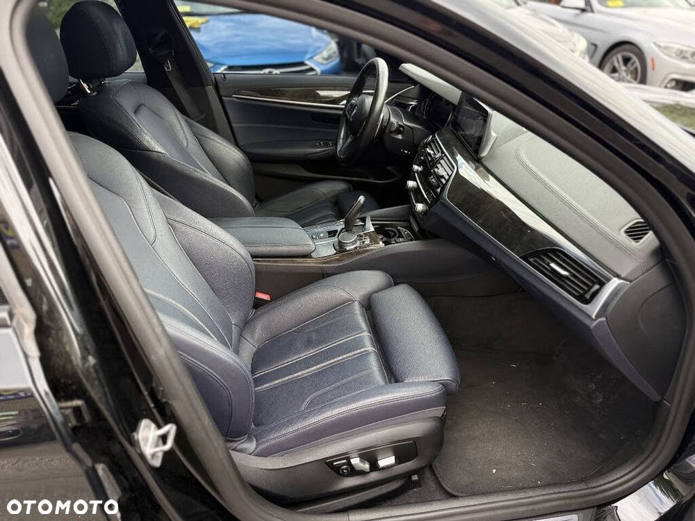 BMW Seria 5 530i xDrive M Sport Edition - 13
