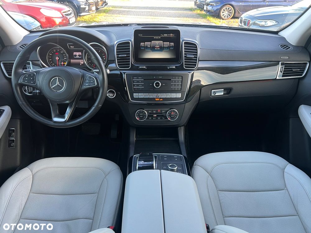 Mercedes-Benz GLS - 30