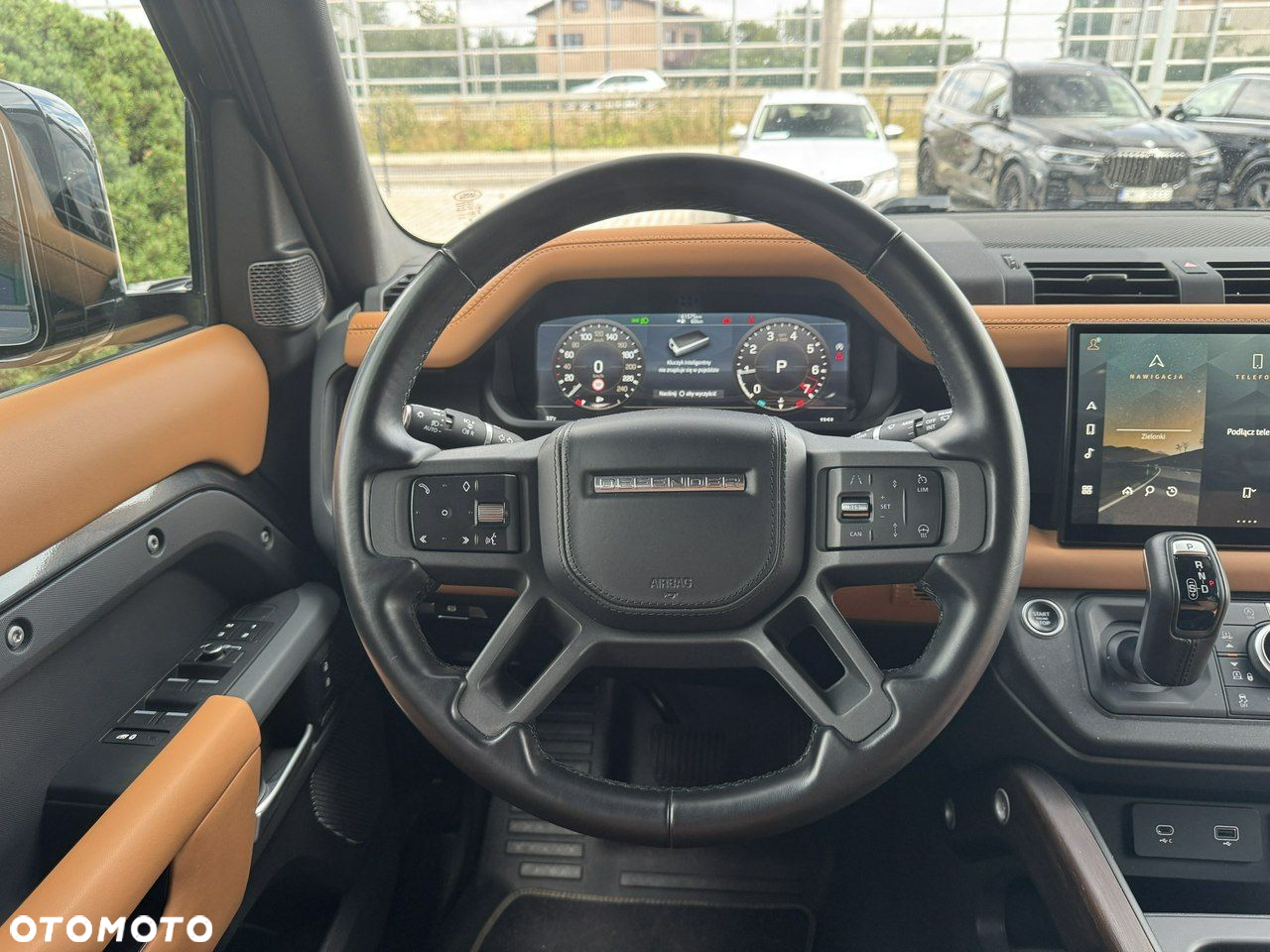 Land Rover Defender - 21