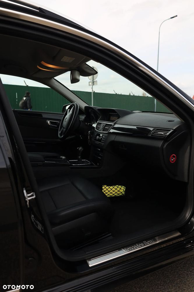 Mercedes-Benz Klasa E 220 CDI BlueEff Avantgarde - 32