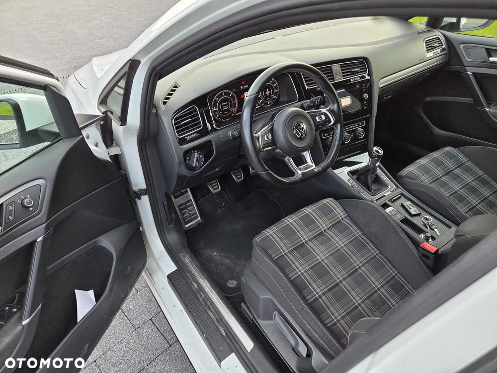 Volkswagen Golf GTD (BlueMotion Technology) - 9
