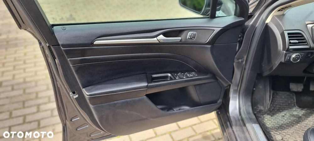 Ford Fusion 2.0 EcoBoost Titanium - 12